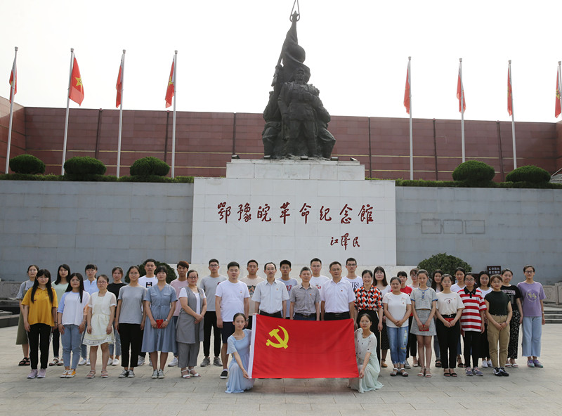 澳门威尼斯人娱乐场官方网站
“不忘初心 牢记使命”七一主题党日活动_副本.jpg